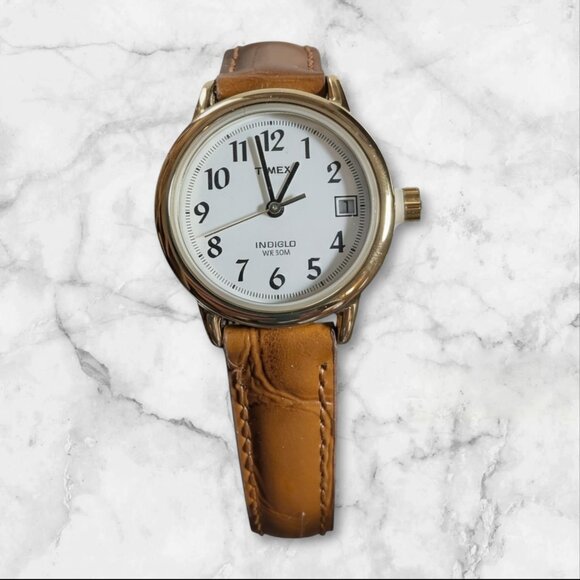 BEAUTIFUL TIMEX Women's Slender Easy Reader Watch - Picture 1 of 1